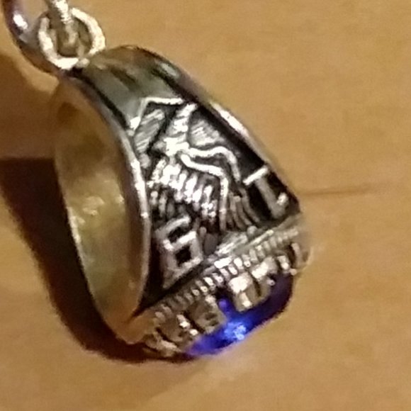 Vintage Class of 1996 Class Ring Charm wBlue Stone - Picture 4 of 7